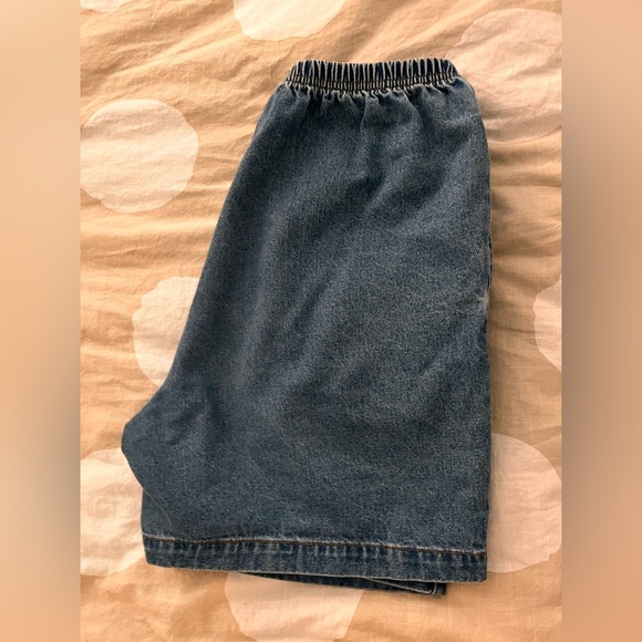 10 oz LA Apparel size M shorts in mint condition - Picture 2 of 4